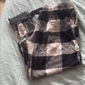 Old Navy Buffalo Plaid PJ joggers. Size medium